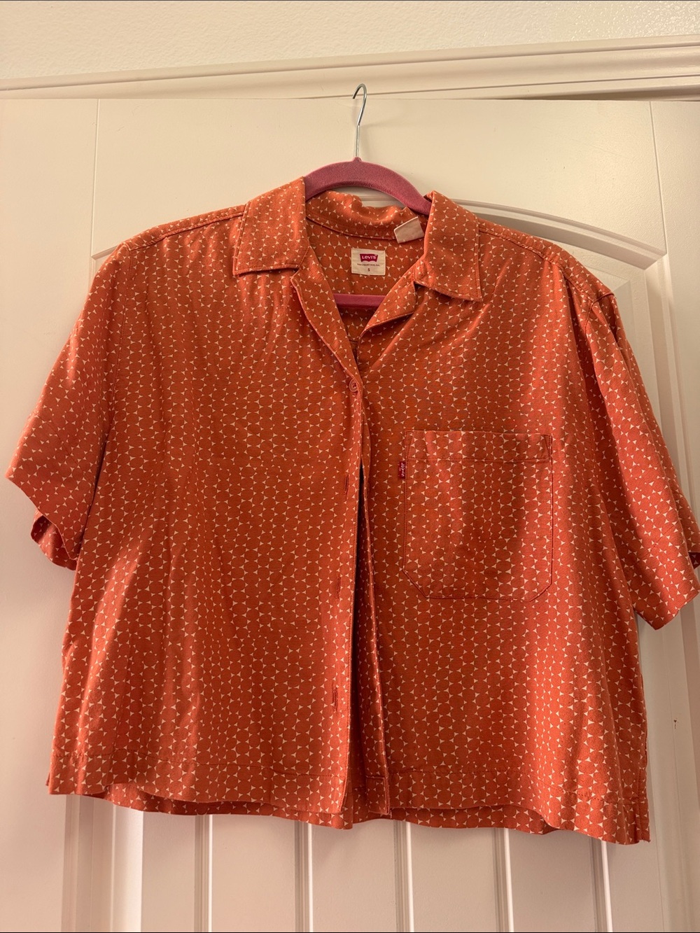 Levi's Men's Short-Sleeve Button-Down Shirt in Rust with White Dot Print